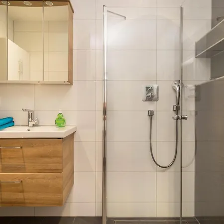 Apartment Lang